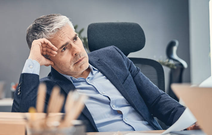 Fatigue manager Manager stressé se sentant fatigué
